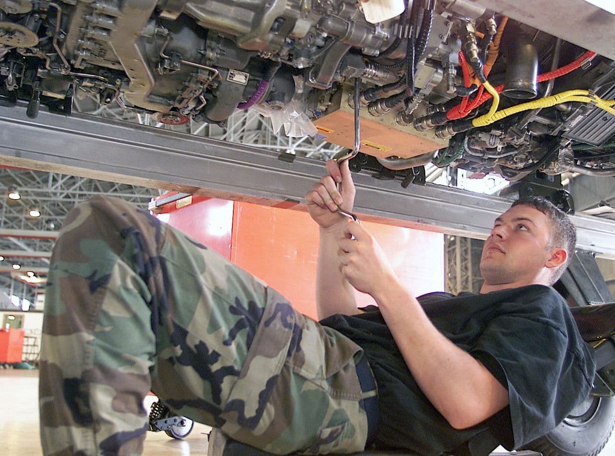 Fluggerätmechaniker/Fluggerätmechanikerin Fachrichtung Triebwerkstechnik – Arbeitsumfeld