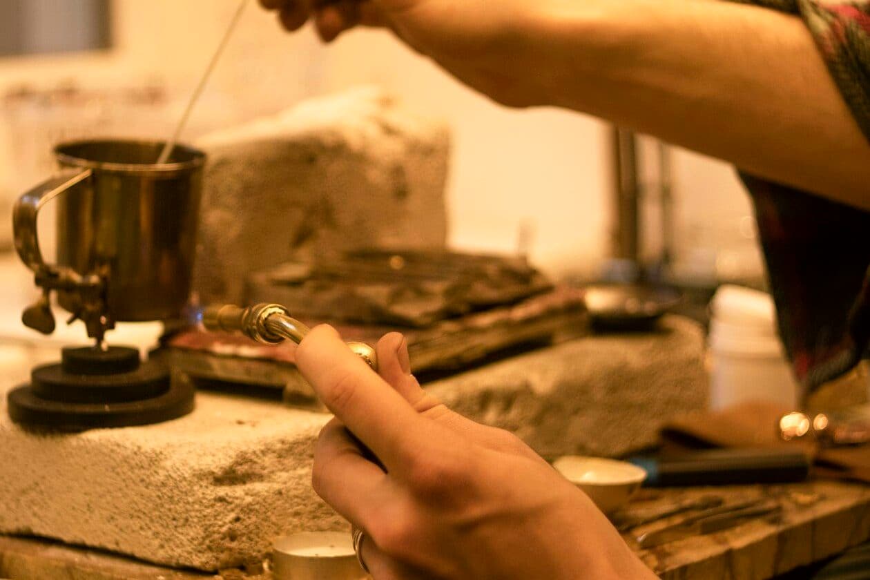 Zupfinstrumentenmacher/Zupfinstrumentenmacherin Fachrichtung Harfenbau – Arbeitsumfeld