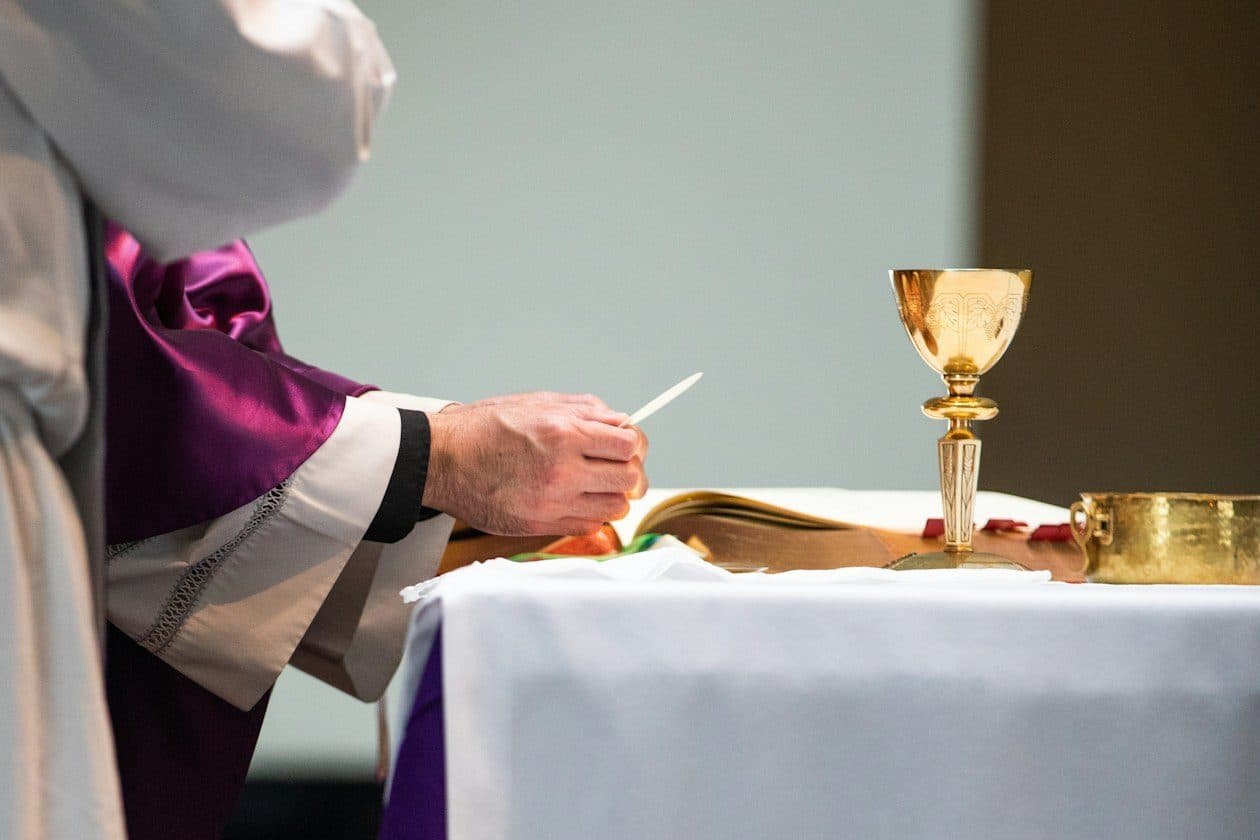 Katholischer Pfarrer – Arbeitsumfeld