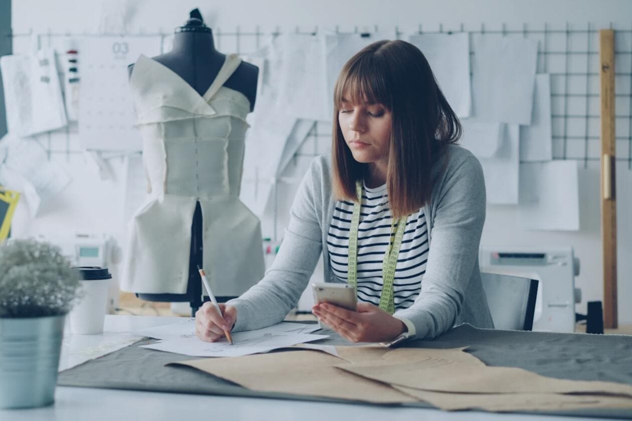 Schnitt-, Entwurfs- und Fertigungsmodelleur/Schnitt-, Entwurfs- und Fertigungsdirektrice – Arbeitsumfeld